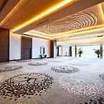 Renaissance Hotel 5*