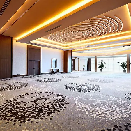 Renaissance Hotel 5*