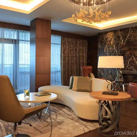 Renaissance Hotel 5*