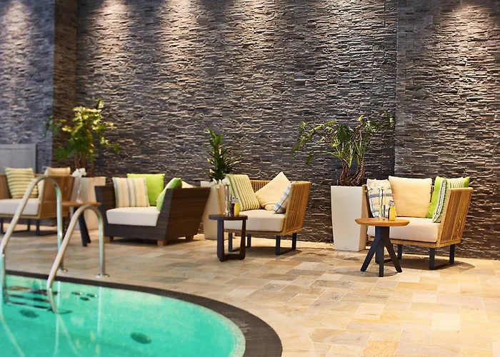 Renaissance Hotel 5*