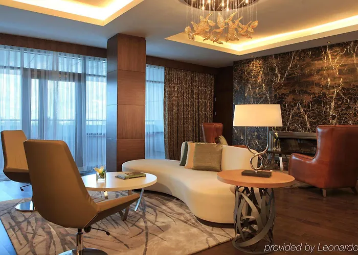 Renaissance Hotel 5*