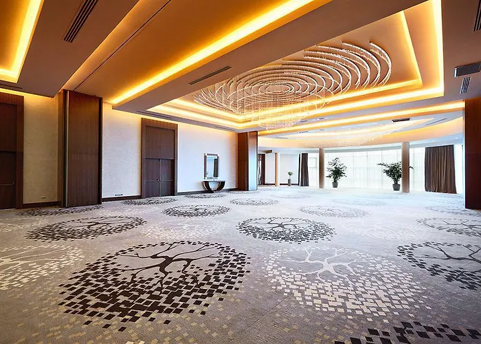 Renaissance Hotel 5*