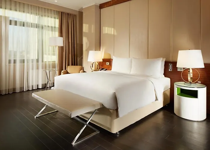 Отель Renaissance 5*