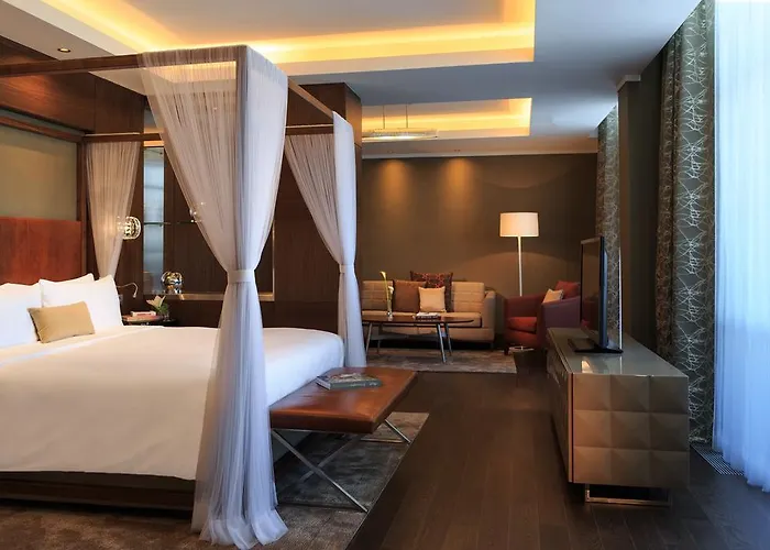 Отель Renaissance 5*